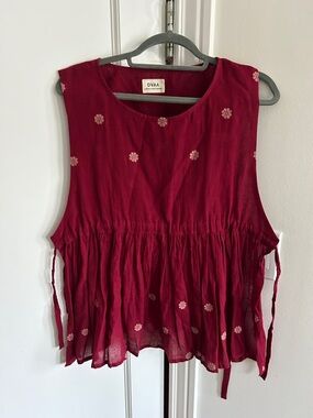 Sleeveless Floral Tie-Side Peplum Tank in Berry